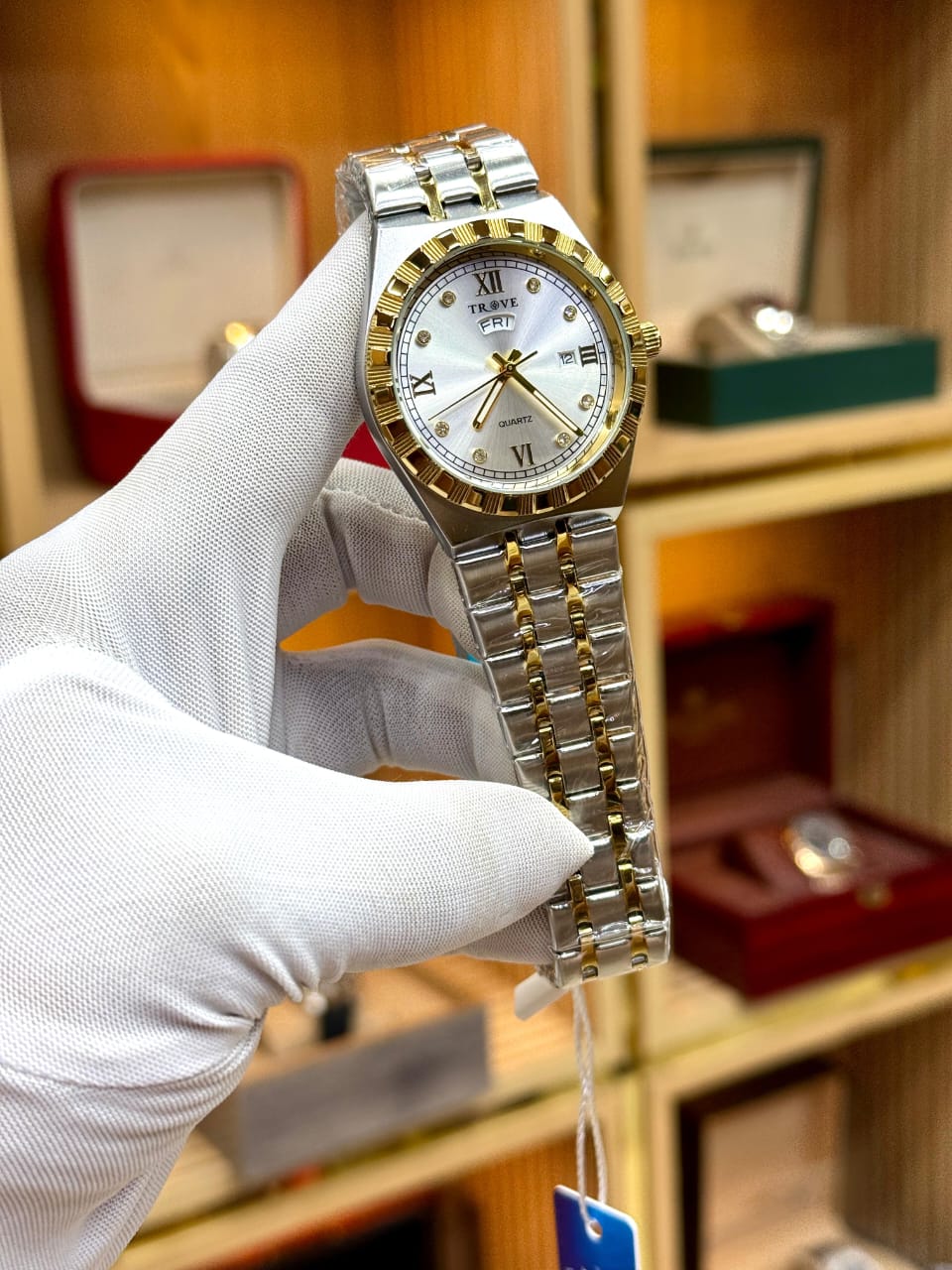 TROVE Original Quartz Watch with Metal Bracelet & Butterfly Master Lock